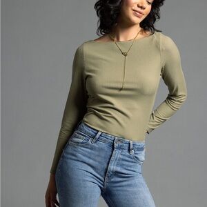 Weekend Los Angeles green ribbed long sleeve top NWT